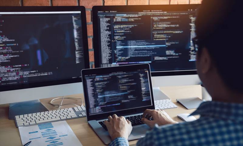 数据科学选型：R与Python如何赋能柳河县网站建设？